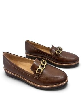 Naturalizer Women's Emmal Loafer Size 9 Chain Accent Vegan Leather Chestnut NWOB